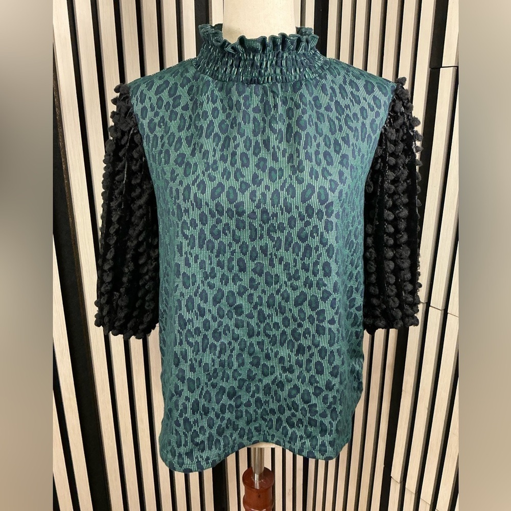 Elegant Green Leopard Print Women's Top by Voy, Sz S